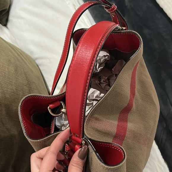 Authentic Burberry Ashby Purse - Picture 2 of 11